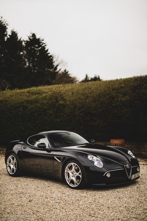 Alfa Cars, Old Sports Cars, Alpha Romeo, Alfa Romeo 8c, Alfa Romeo Spider, Aesthetic Car, Alfa Romeo Cars, Drift Car, Cool Car