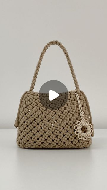 Macrame Bags Handbags, Macrame Tote Bag Tutorial, Macrame Bags Tutorial, Makrame Bags Tutorial, Macrame Bag Tutorial How To Make, Macrame Bag Diy Tutorials, Macrame Handbag Tutorial, Macrame Craft Ideas, Makramee Bag