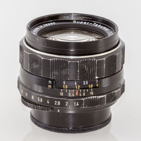 Vintage Lenses Photography, Vintage Camera Lens, Fotocamere Vintage, 50mm Photography, Canon Dslr Camera, Photo Dream, Nude Artwork, Vintage Lenses, Viking Helmet