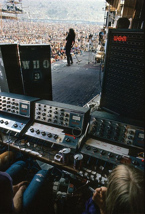 Free at the 1970 Isle Of Wight Festival, mixed on WEM Audiomasters and playing through the Who’s WEM column speakers. Backstage Music, Isle Of Wight Festival, Sound Equipment, Tour Manager, Career Vision Board, Audio Engineer, Concert Aesthetic, Pa System, Dream Career