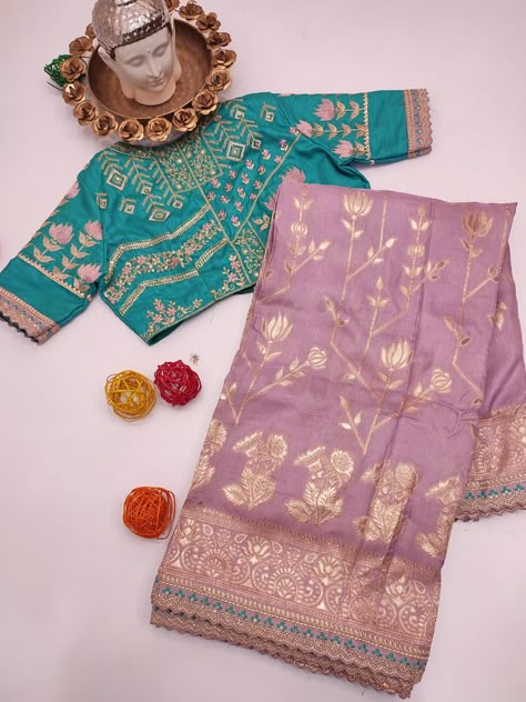 Saree Blouse Combination, Sari Blouse Styles, Floral Blouse Designs, Saree Colors, Pattu Silk Saree, Silk Saree Blouse Designs Patterns, Lace Blouse Design, Saree Model, Combination Color