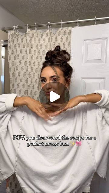 Ashton Carter 🍓 on Instagram: "The messy bun that will never fail you! 🎀✨ comment if you’re going to be trying this hairstyle this week! ⤵️   Hairstyle tutorial, mom hair, quick and easy hair, messy bun tutorial  #hairstyleinspo #easyhairstyle #momhair #utahmom #momof2 #domyhairwithme" Messy Buns For Straight Hair, Quick Easy Messy Bun Tutorial, Cute Easy Messy Buns, Bun With Bangs Hairstyles, Half Hair Bun, Hair Messy Bun Tutorial, Messy Bun Tutorial For Medium Hair Shoulder Length Easy Updo, Quick Easy Messy Bun, Messy Bun Shoulder Length Hair Tutorials