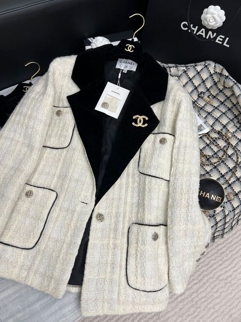 Channel Clothes, Channel Aesthetic, Channel Outfits, Chanel Outfit, Mode Zara, Chanel Tweed, Chanel Jacket, Chanel Collection, Elegante Casual