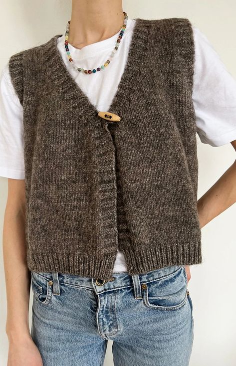 Sweaters Fall, Mode Casual, 가을 패션, Knit Vest, Looks Style, Mode Inspiration, Knitting Inspiration, Sweater Vest, Birkenstock