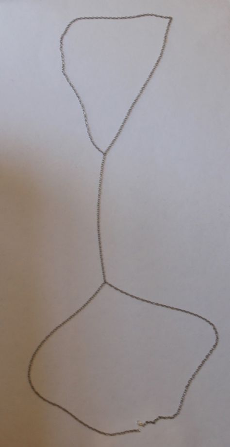 How to Make a Body Chain - DIY Jewelry Hub Body Chain Outfit, Jewelry Shop Ideas, Body Chain Jewelry Outfit, Diy Body Chain, Body Jewelry Diy, Chain Outfit, Body Chain Harness, Object Sculpture, Diy Bra