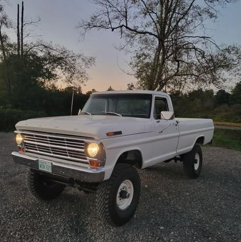 Country Trucks, Aesthetic Cars, Custom Pickup Trucks, Vintage Pickup Trucks, Truck Mods, Old Ford Trucks, Classic Ford Trucks, Childhood Dreams, Ford 4x4