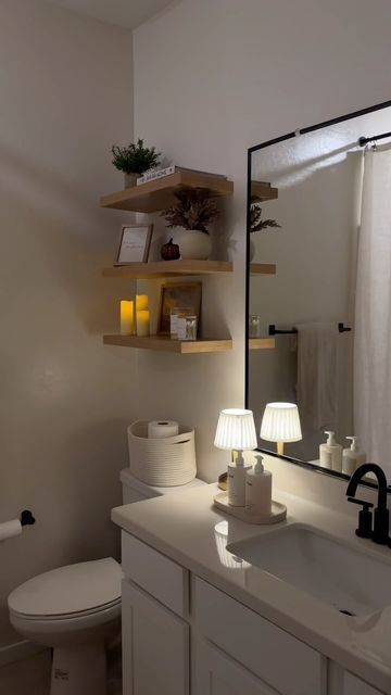 Bathroom Ideas Minimalist Small Spaces, Cute Clean Bathroom Ideas, Good Accent Bathroom, Cute Bathroom Inspiration, Clean Minimal Bathroom, Small Apartment Restroom Ideas, Bathroom Organization Above Toilet, Apartment Bathroom Dark Cabinets, Zen Apartment Bathroom