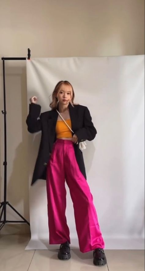 Fuchsia Outfit Ideas, Fuschia Pants Outfit, Fuchsia Pants Outfit, Magenta Outfit Ideas, Black Satin Pants Outfit, Silk Trousers Outfit, Autumn Pallet, Satin Pants Outfit, Fuchsia Outfit