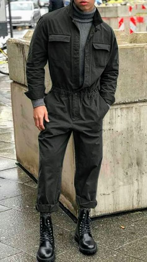 Jumpsuit Outfit Men, Lookism Fashion, Mechanic Fashion, Uss Titan, Overalls Outfit Aesthetic, Black Overalls Outfit, Coverall Outfit, Red Sneakers Outfit, Coverall Men