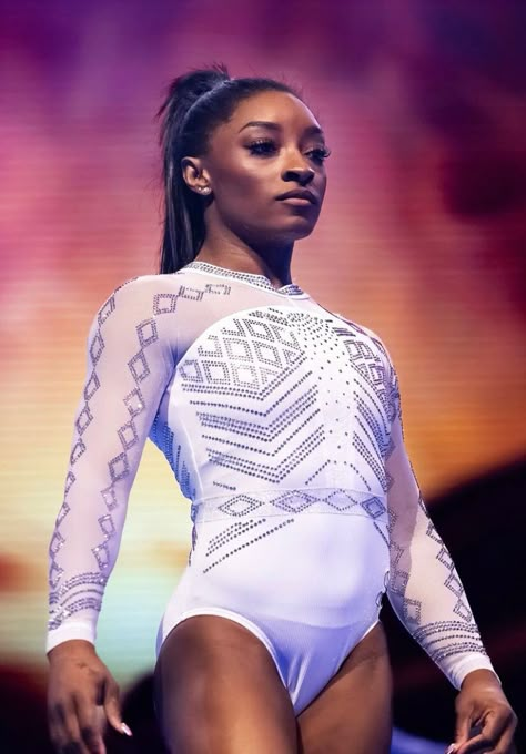 Gymnastics Simone Biles, Simone Biles Videos, Athletic Motivation, Simon Biles, Athlete Motivation, Gymnastics Photos, Olympic Medals, Sport Gymnastics, Simone Biles