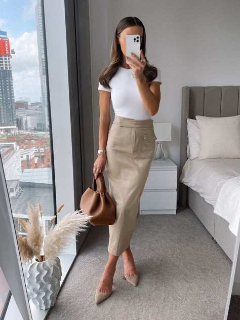 Beige Button Skirt Outfit, Work Wear Skirt Outfit, Summer Business Skirt Outfits, Long Business Skirt, Beige Skirt Office Outfit, Khaki Skirt Work Outfit, White Leather Midi Skirt Outfit, Beige Skirt Work Outfit, Beige Pencil Skirt Outfit Winter