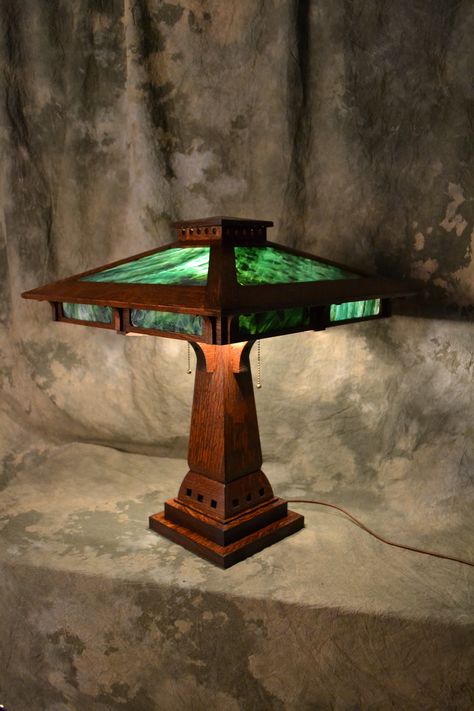 Arts and Crafts Lamp Frog Skin Green Art Glass Craftsman Lamps, Frog Skin, Craftsman Lighting, Rustic Wood Lanterns, Craftsman Style Bungalow, Mission Furniture, Craftsman Furniture, Tiffany Style Table Lamps, Art Nouveau Antiques