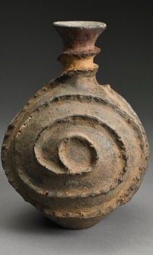 Spiral engraved pot, origin unknown. #art #oldart #ancient #claypots #clay #brown #beautiful #spiral African Pottery, Coil Pottery, Coil Pots, Afrikaanse Kunst, Old Pottery, Ancient Pottery, Cerámica Ideas, Fire Clay, Ceramic Pots