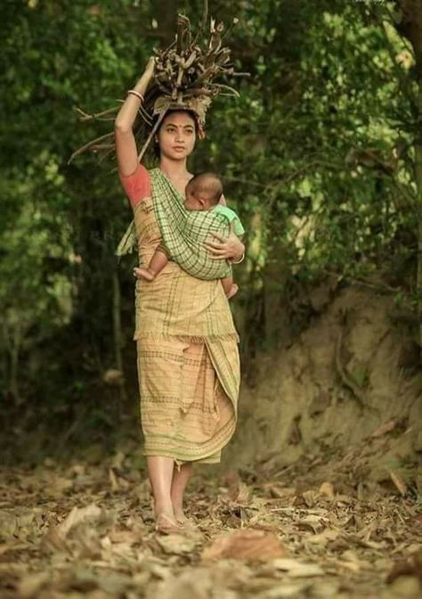 u Mother And Baby Paintings, Nature Woman, Nature Photography Trees, Human Figure Sketches, Indian Women Painting, Village Photography, India Culture, Mother Art, India Photography