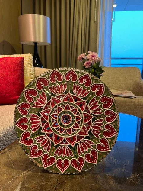 Lippan Art Wall, Mirror Canvas Art, Painted Mirror Art, Indian Wall Art, Mosaic Art Diy, Art Mirror, Lippan Art, Mirror Crafts, Mandala Art Therapy