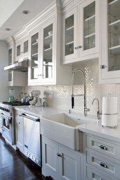 Subway Tile Kitchen Ideas-23-1 Kindesign Farmhouse Kitchen Backsplash, Best Kitchen Cabinets, Kabinet Dapur, Kitchen Backsplash Designs, Farmhouse Kitchen Cabinets, Decor Ikea, Farmhouse Kitchen Design, New Kitchen Cabinets, Kitchen Cabinets Makeover