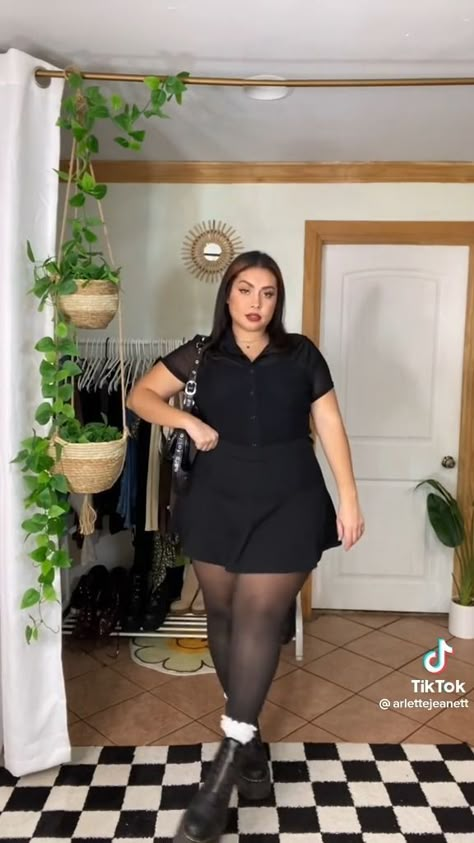 Black Clothes Aesthetic Plus Size, Concert Fits For Plus Size, Plus Size Skirt Outfits Aesthetic, All Black Summer Outfits Plus Size, K Pop Concert Outfit Ideas Plus Size, 90s Grunge Aesthetic Outfits Plus Size, Clothing Aesthetic Plus Size, Grunge Concert Outfit Plus Size, Mid Size All Black Outfit