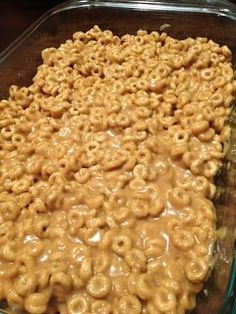 Peanut Butter Cheerios Bars - my mom used to make these all the time when i was a kiddo! Recipe Using Cheerios, Cinnamon Apple Cobbler, Peanut Butter Whip, Cheerios Bars, Peanut Butter Cheerios, Canned Green Bean Recipes, Peanut Butter Cereal Bars, Lemon Butter Tilapia, Peanut Butter Cheerio Bars