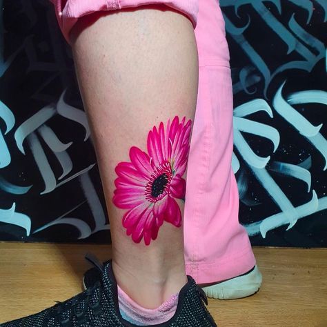 Spring Tattoos, Gerber Daisy Tattoo, Gerbera Daisy Tattoo, Tatted Quotes, Mexican Art Tattoos, Pink Gerbera, Beautiful Flower Tattoos, Daisy Tattoo, Owl Tattoo Design