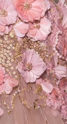 Sculpture Textile, Fall Couture, Haute Couture Embroidery, Tambour Beading, 2016 Couture, Couture Embroidery, Couture Details, Deco Floral, Everything Pink