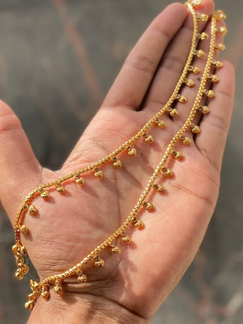 Indian Gold Anklet, Gold Payal Design Indian Anklets, Jewllery Ideas Indian Gold, Gold Jhanjar, Pakistani Bracelets, Pakistani Anklets, Jhanjar Punjabi, Dulhan Payal Design, Jhanjar Anklets