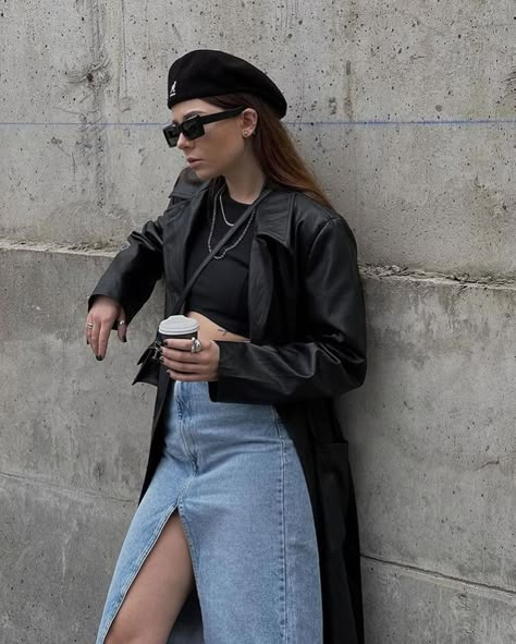 Leather Beret Outfit, Black Beret Outfit, Flat Cap Outfit, Black Cap Outfit, Hk Outfit, Chanel Inspired Outfit, Kangol Caps, Beret Outfit, Studio Photo Shoot