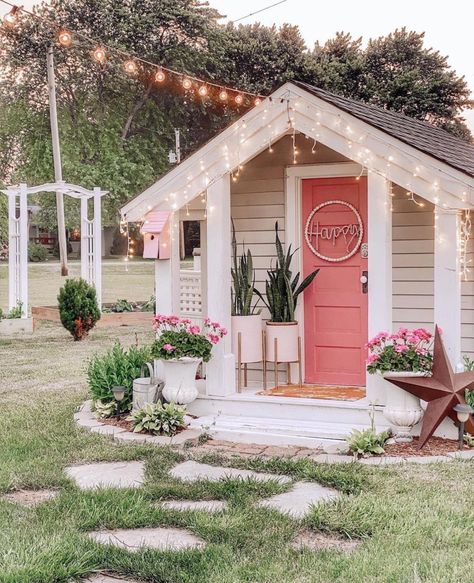 Shed Salon Ideas, Small She Shed, She Shed Exterior, Nail Shed, Shed Exterior Ideas, Shed Decorating Ideas, Shed Interior Ideas, She Shed Interior Ideas, She Shed Decorating Ideas