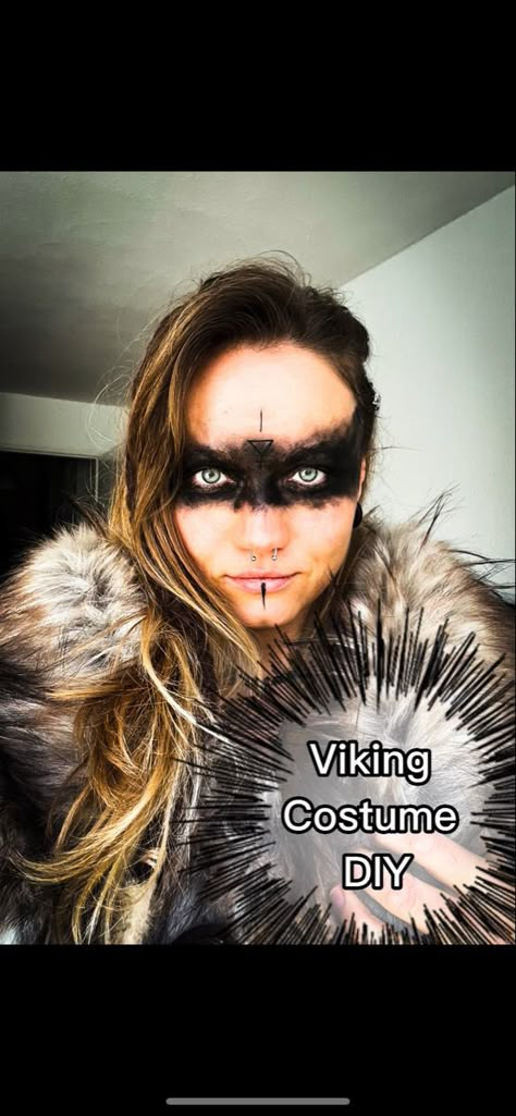 Viking Costume DIY easy, no sewing, Wikinger Kostüm, ohne Nähen, einfach Women Vikings Costume, Diy Shield Maiden Costume, Couples Viking Costumes Diy, Viking Witch Costume Dresses, Celtic Witch Outfit, Viking Warrior Woman Cosplay, Barbarian Woman Costume Diy, Girls Viking Costume Diy, Homemade Viking Costume Women