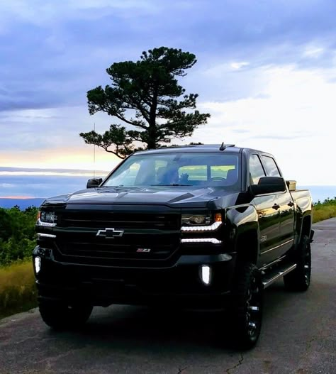 2018 Chevy Silverado 1500 With 7in. Rough Country knuckle lift  33 1250 20s Black Chevy Silverado, Lifted Silverado, Chevy Trucks Older, 2018 Chevy Silverado 1500, 2014 Chevrolet Silverado 1500, Chevy Stepside, Chevy Diesel Trucks, Chevy Trucks Silverado, Silverado Truck