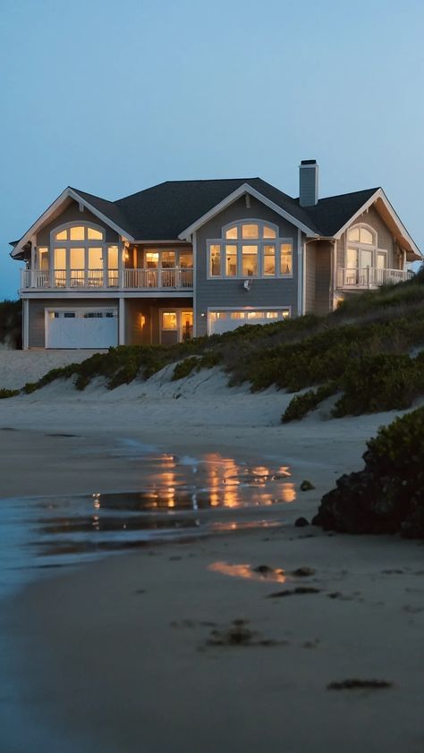 15 Beach House Inspirations for a Cozy Retreat** ** 44 Beachfront House Exterior, Beach House Mansion, Big Beach House, House Near The Beach, Cozy Beach House, Beachy House, Beach House Designs, White Beach House, Houses By The Beach