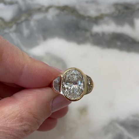 BRENT NEALE on Instagram: “… 5cts for a very special anniversary ✨❤️✨ We sourced a few options for this clients center stone and he chose this one 🏆….sparkles for…” Brent Neale Engagement Ring, Brent Neale Ring, Brent Neale Jewelry, Gabriel New York Engagement Rings, Brent Neale, Flawless Diamond, Engagement Inspo, Three Stone, Druzy Ring