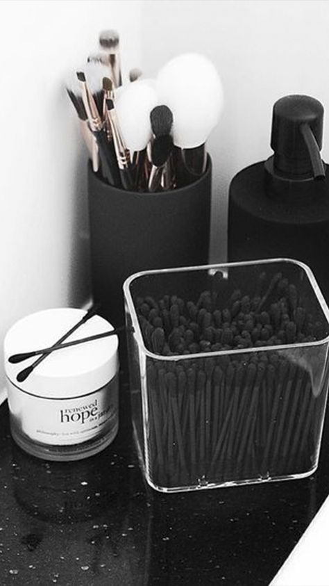 Black Aesthetic Decor, Apartment Flowers, Black Apartment, Black Room Decor, Plants Balcony, Esthetician Room Decor, Esthetics Room, Esthetician Room, Apartment Plants