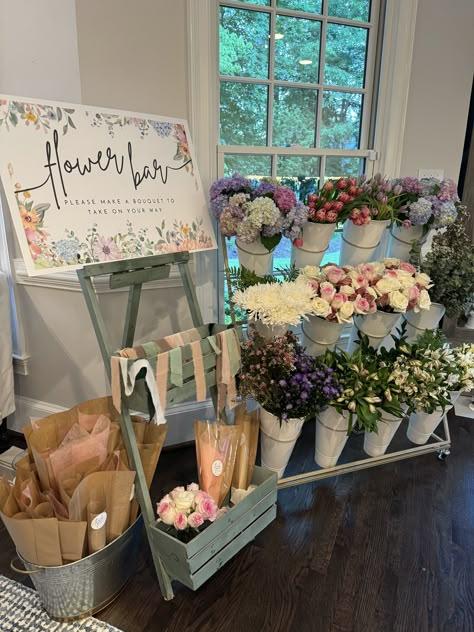 Bouquet Building Station, Flower Arrangement Station, Flower Bar Bridal Shower Favor, Bouquet Station Party, Flower Picture Backdrop, Bridal Shower Theme Flowers, Diy Flower Bouquet Station, Flower Favors Ideas, Flower Cart Bridal Shower Ideas