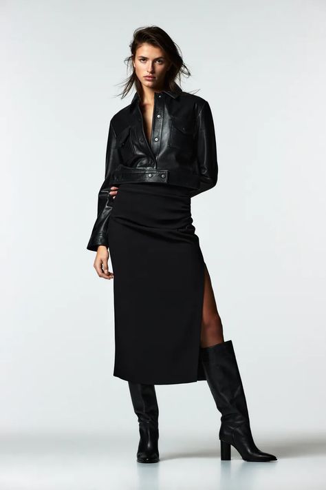 Long Black Leather Skirt Outfit, Loose Boots, Elegant Airport Outfit, Black Crop Jacket, Zara Leather Skirt, Peplum Top Outfits, Cropped Black Jacket, Dressy Jeans, Classy Business Outfits