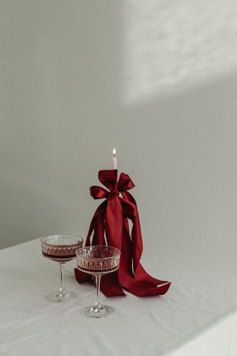 ribbon candle holder Christmas Collections Ideas, Romantic Christmas Wedding, Valentine S Day Aesthetic, Elegant Christmas Aesthetic, Romantic Red Aesthetic, Christmas Photos Aesthetic, Red Romantic Aesthetic, Birthday Set Up Ideas At Home, Romantic Christmas Aesthetic