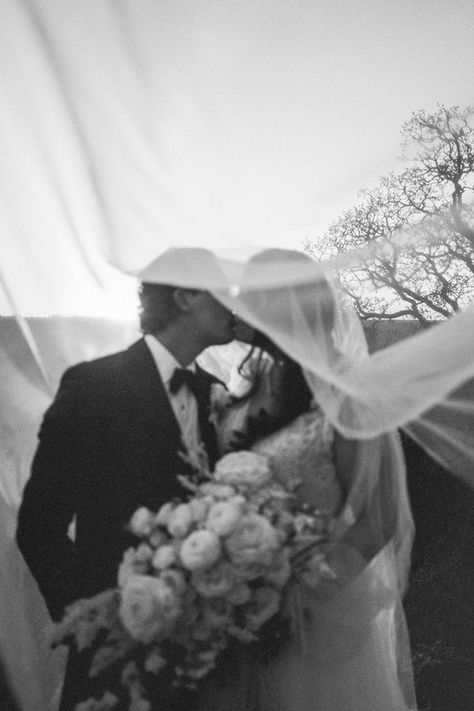 New Orleans Black And White, White Bride And Groom, Documentary Wedding Photos, Editorial Wedding Photography, Wedding Portrait Poses, Shot Ideas, Wedding Picture Poses, Wedding Shot, Shot List