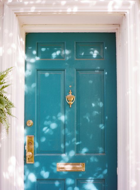 This bright blue front door is full of modern design inspiration. Explore this collection of colorful front doors from the team at Style Me Pretty to find the perfect look for your home’s exterior. This tropical beachy home pairs blush walls with the vibrant teal of Calypso Blue for an eclectic look that you can’t help but love. Teal Front Doors, Front Door Colours, Teal Door, Exterior Door Colors, Front Door Inspiration, Turquoise Door, Front Door Color, Blue Front Door, Style Me Pretty Living