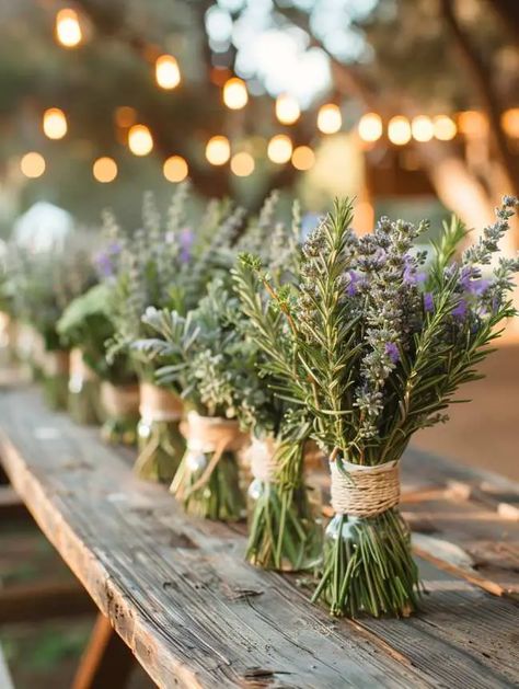 Alternative Wedding Table Decorations, Outdoorsy Wedding Table Decor, Mexican Rustic Wedding Decor, Natural Wedding Ideas Decor, Rustic Party Table Decor, Wedding Decorations Nature, Simple Floral Table Decor, Farm Table Decor Ideas, Rustic Chic Wedding Table Decor