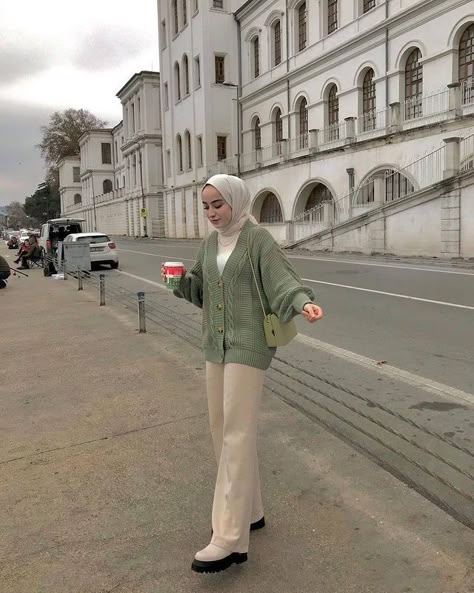 Women Cardigan Outfit, Kulot Pants, Fesyen Islam, Mode Ulzzang, Estilo Hijab, Stile Hijab, Hijabi Outfit, Muslim Outfits Casual, Hijab Style Casual