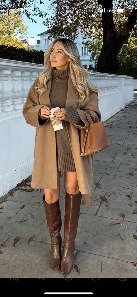 Winter Outfits Christmas Markets, Christmas Markets Outfit, Female Lawyer Fashion, Brown Boots Outfit, Outfits Formal, Stile Blair Waldorf, Lawyer Fashion, Fest Outfits, Looks Pinterest