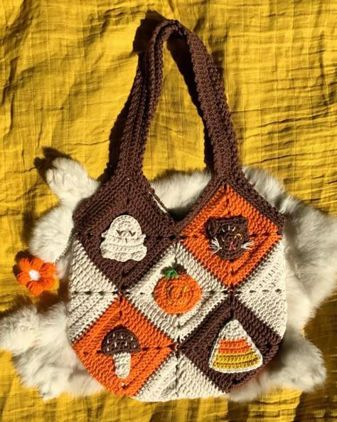 Crochet Halloween Tote Bags, Crochet Swatches Patterns, Halloween Bag Pattern, Crochet Halloween Bags Trick Or Treat, Halloween Bag Crochet, Crochet Trick Or Treat Bag Pattern, Pumpkin Crochet Bag, October Crochet Ideas, Fall Crochet Bag