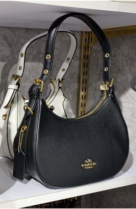 Aesthetic Purses And Handbags, Everyday Purse Designer, Aesthetic Purses, Nice Purses, Black Coach Bag, Side Bags For Women, Shoulder Bag Coach, Trendy Purses, Luxury Bags Collection