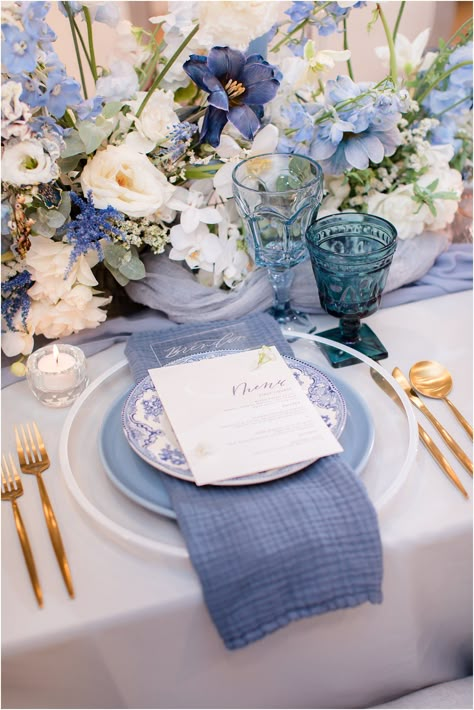 Tablescape by Sugar Rose Events Cornflower Blue Wedding, Blue And White Table Setting, White Table Setting, Chinoiserie Wedding, Pantone Wedding, Blue Table Settings, Blue White Weddings, Tafel Decor, Blue Bridal Shower