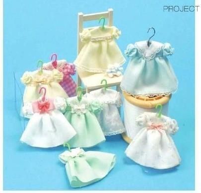 Free Clothing Patterns, Mini Doll Clothes, Dollhouse Doll Clothes, Historical Clothing Patterns, Baby Diy Sewing, Dollhouse Clothes, Barbie Dress Pattern, Baby Doll Clothes Patterns, Miniature Dress