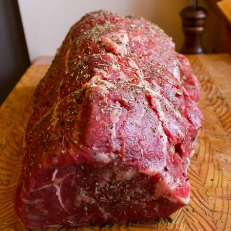 How to Cook a Top Sirloin Beef Roast - Recipe and Instructions Beef Top Loin Roast Recipe, Beef Loin Top Sirloin, Sirloin Beef Roast, Top Sirloin Roast Recipe, Spoon Roast, Roast Beef Recipes Oven, Top Sirloin Roast, Beef Recepies, Top Sirloin Steak Recipe