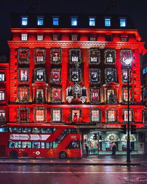 • Follow @londonvisitof for amazing London photos !!! Fortnum & Mason 🇬🇧 Photo by: @shadz_ig ~ ~ ~ ~ #prettycitylondon #prettylittlelondon… London At Night, Big Ben Clock, Fortnum Mason, London Night, London Photographer, England London, Red Bus, Century City, Fortnum And Mason