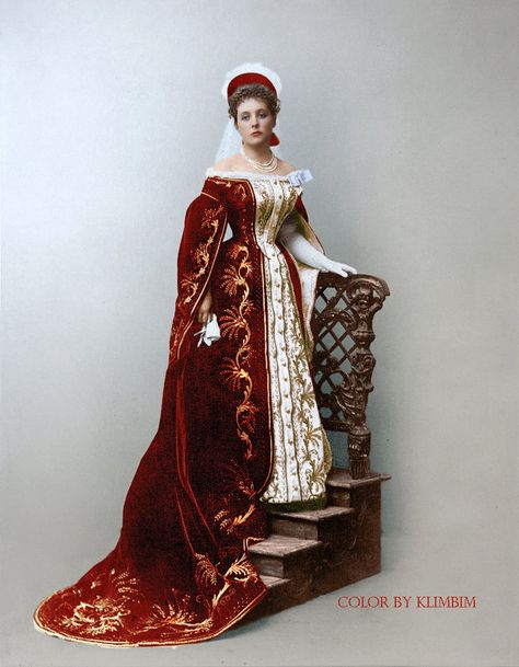 Russian court dress. Princess Elisaveta Sayn-Wittgenstein, née Nabokova (1877–1942), maid of honour of the last two Russian Emresses, aunt of the writer Vladimir Nabokov Traditional Russian Clothing Royal, Grishaverse Cosplay, Russian Royalty Fashion, Ophelia Story, Traditional Russian Clothing, Phoenix Princess, 1800s Portraits, Russian Traditional Dress, Clothing Study