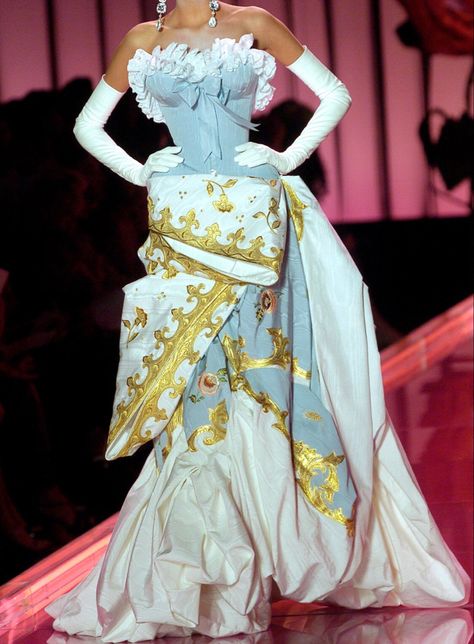 Galliano Dior, Runway Fashion Couture, Runway Outfits, Dior Haute Couture, Dior Couture, Naomi Campbell, John Galliano, Looks Vintage, Fancy Dresses