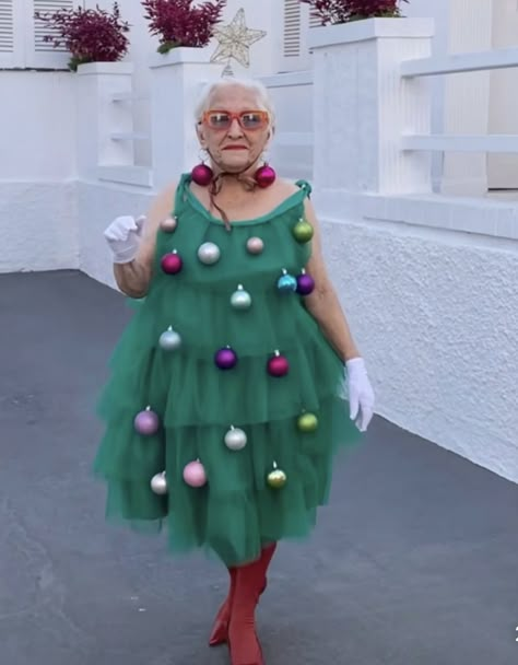 Christmas Present Costume, Diy Christmas Costumes, Christmas Party Fashion, Existential Question, Take It Or Leave It, Christmas Tree Dress, Movie Inspired Outfits, Trendy Christmas Outfits, Tree Dress