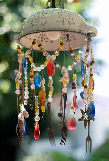 Dishfunctional Designs: The Upcycled Garden Volume 7: Using Recycled Salvaged Materials In Your Garden Carillons Diy, Upcycle Garden, Diy Wind Chimes, Diy Life Hacks, Diy Life, Wind Chime, Kitchen Hacks, Repurpose, Yard Art